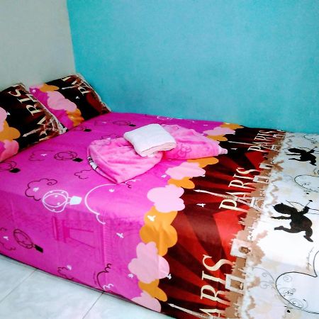 Pinky Guest House Batu Batu  Exterior photo