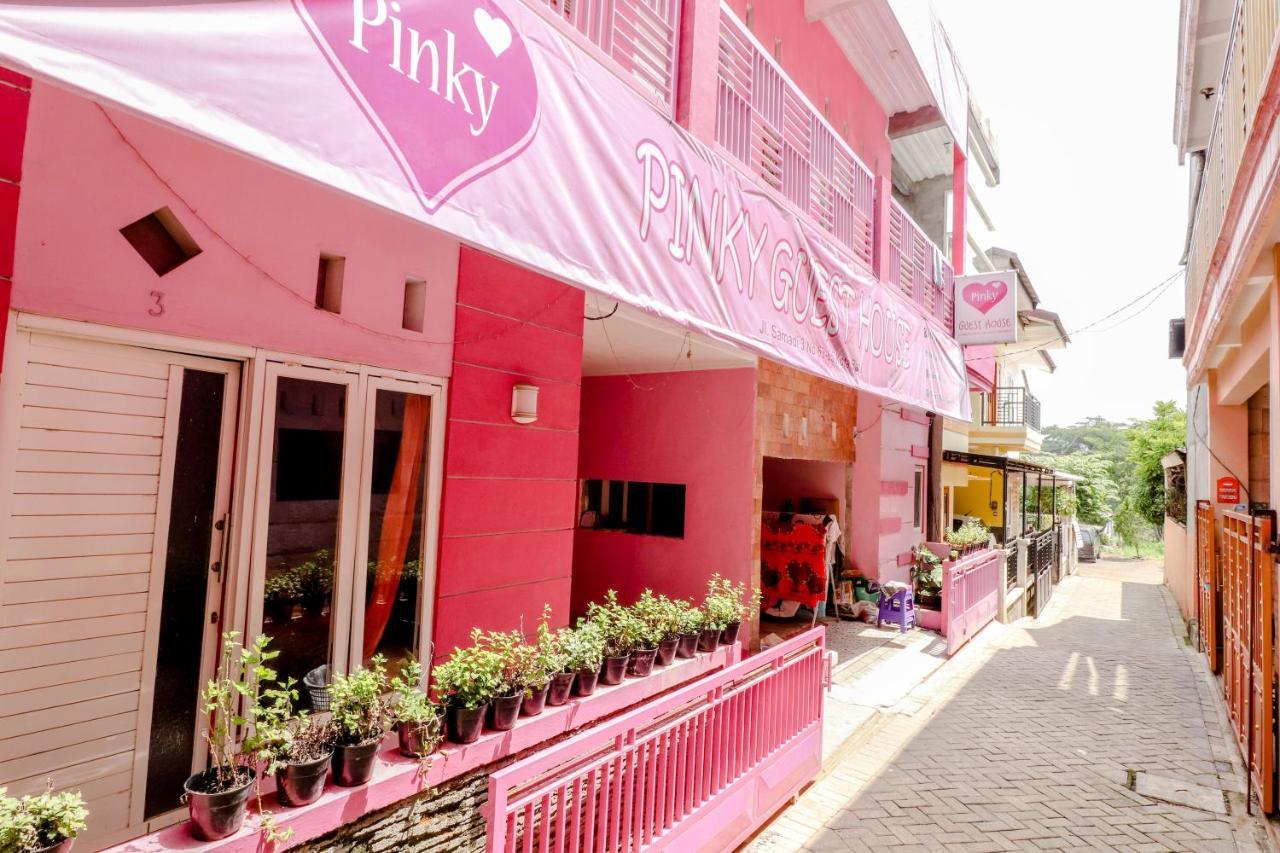 Pinky Guest House Batu Batu  Exterior photo