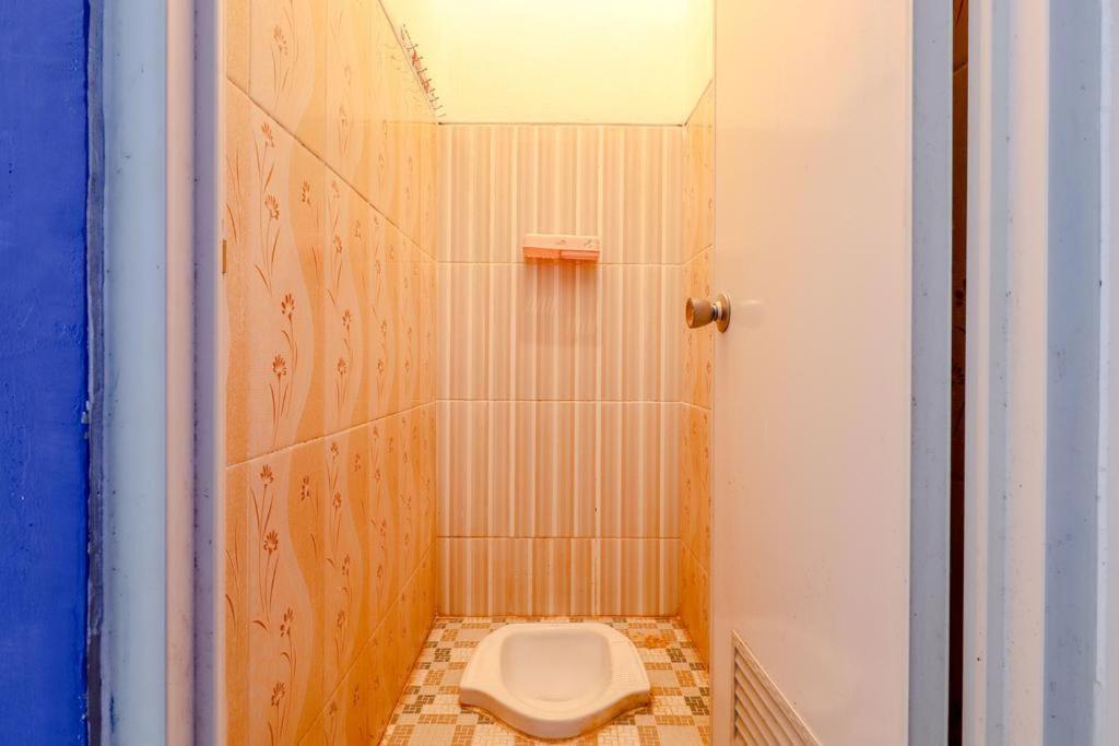 Pinky Guest House Batu Batu  Exterior photo