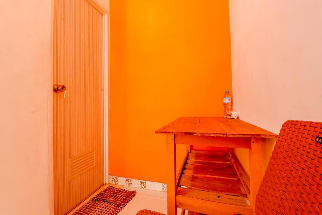 Pinky Guest House Batu Batu  Exterior photo