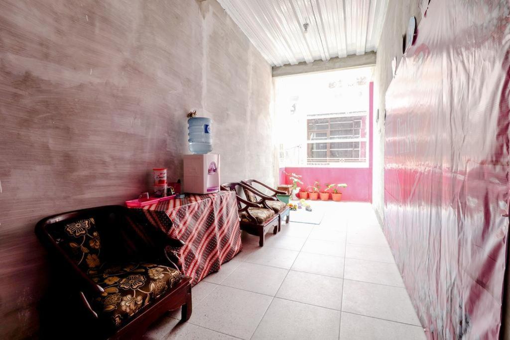 Pinky Guest House Batu Batu  Exterior photo