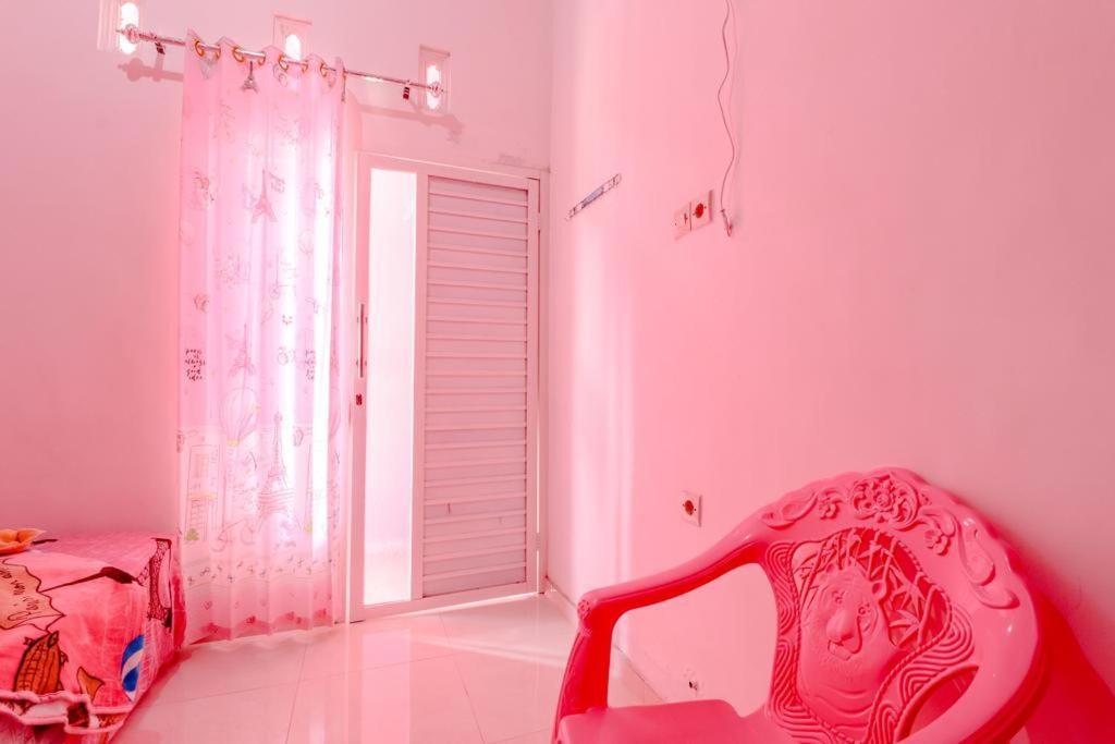 Pinky Guest House Batu Batu  Exterior photo