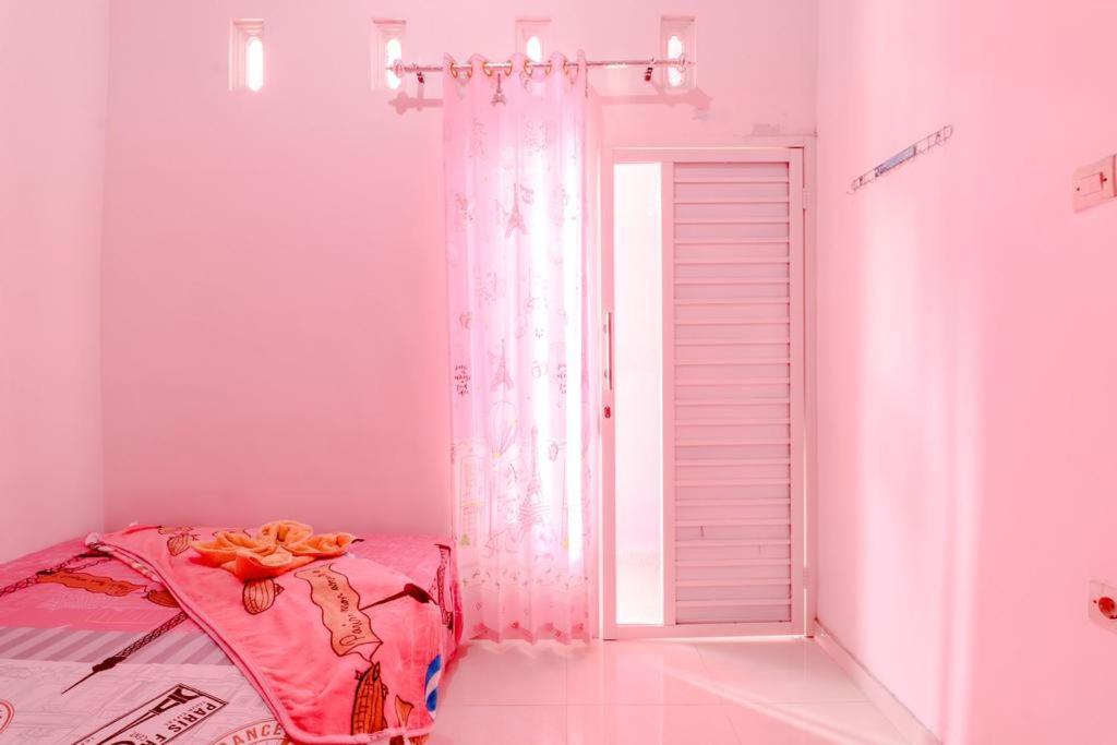 Pinky Guest House Batu Batu  Exterior photo