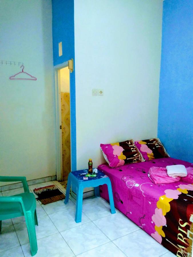 Pinky Guest House Batu Batu  Exterior photo