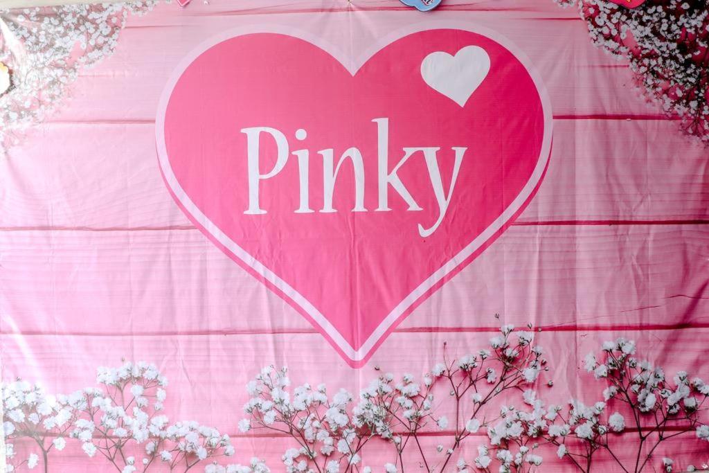 Pinky Guest House Batu Batu  Exterior photo
