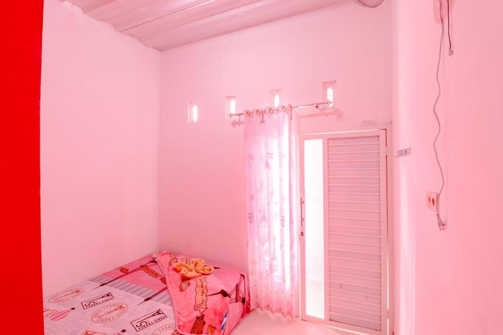 Pinky Guest House Batu Batu  Exterior photo